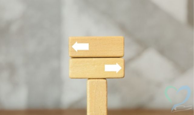 想い人を見つけた後の直接的なアプローチと間接的なアプローチ
