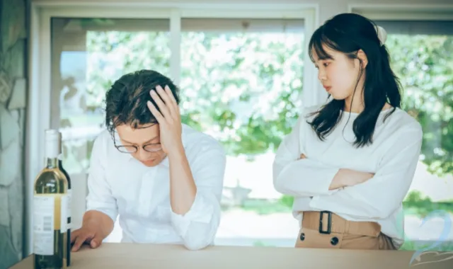 家庭内での会話や態度の変化に注目する