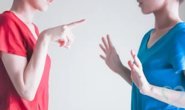 反対意見を「敵」として排除する