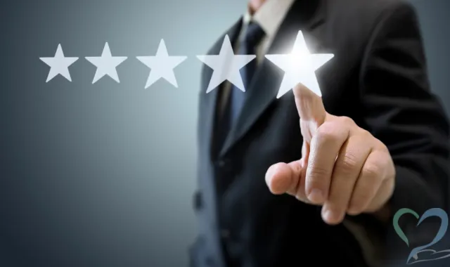 定期的な従業員満足度調査を実施