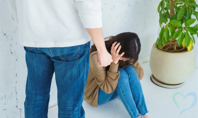 暴力をふるう恋人