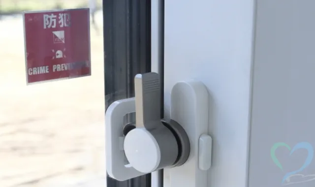 再度空き巣に狙われないよう鍵を変え補助錠を設置